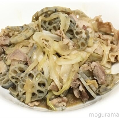 小松菜なし、玉ねぎ追加で作りました、生姜焼きはおいしいですね！蓮根のシャキシャキ感が好きです。